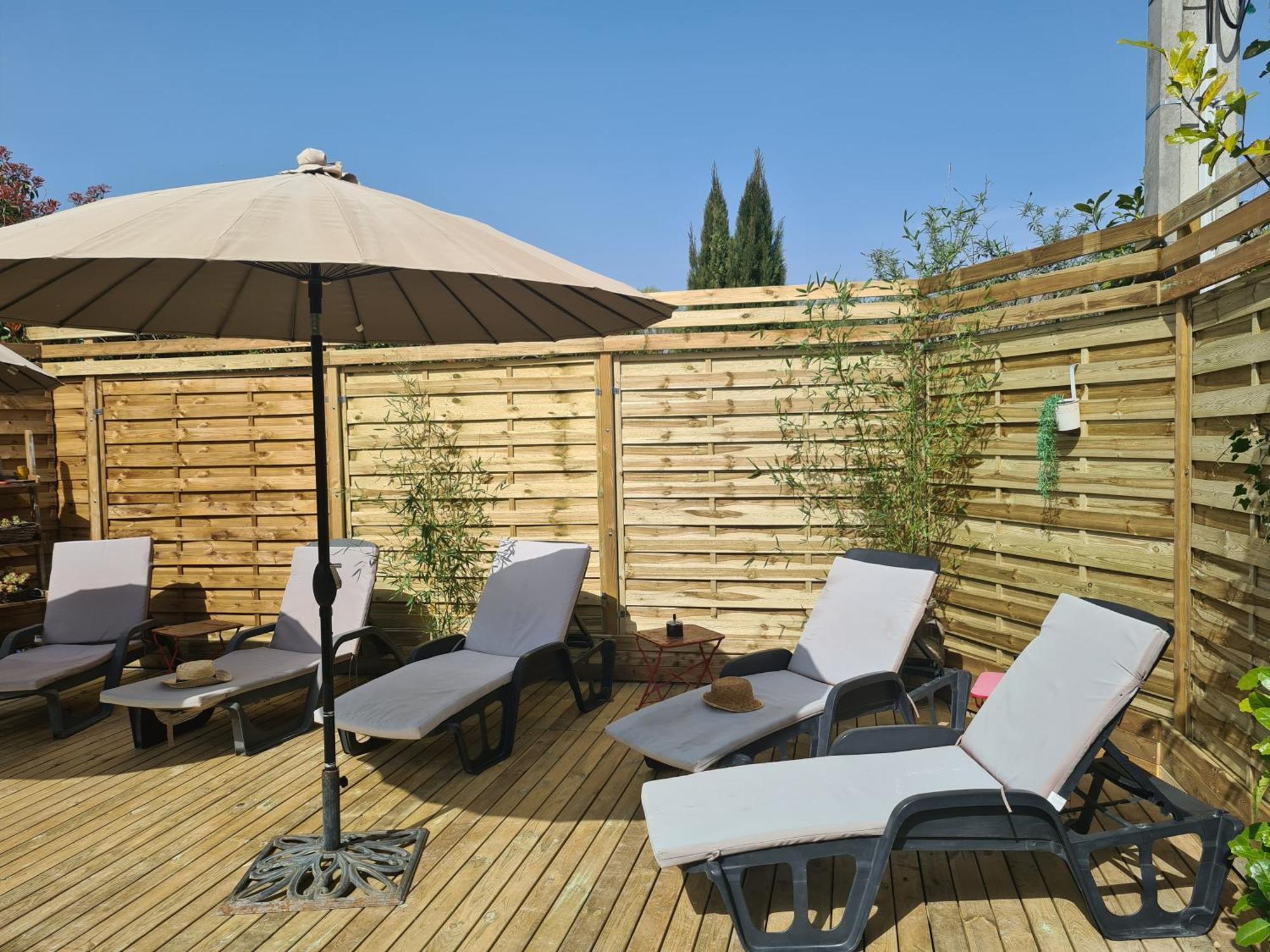 Le Mazet Des Beaujots Hotel Monteux Exterior foto
